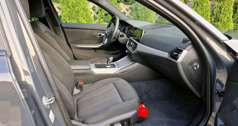 BMW Seria 3 cena 124900 przebieg: 121000, rok produkcji 2019 z Zawidów małe 277